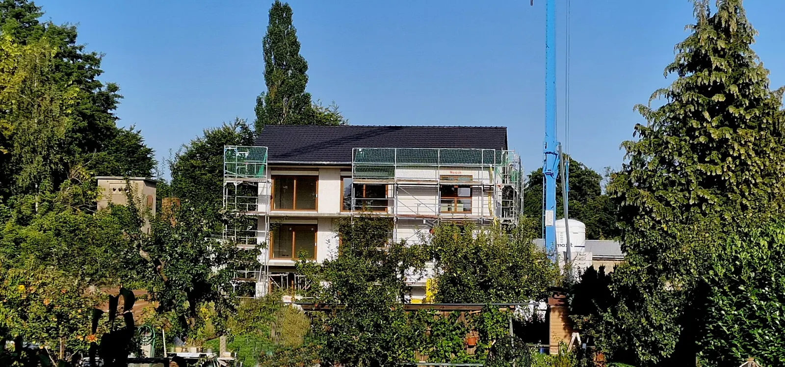 Mehrfamilienhaus mit Balkonen im Ortskern von Burg (Spreewald)